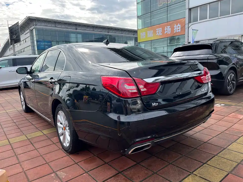 Hongqi H7