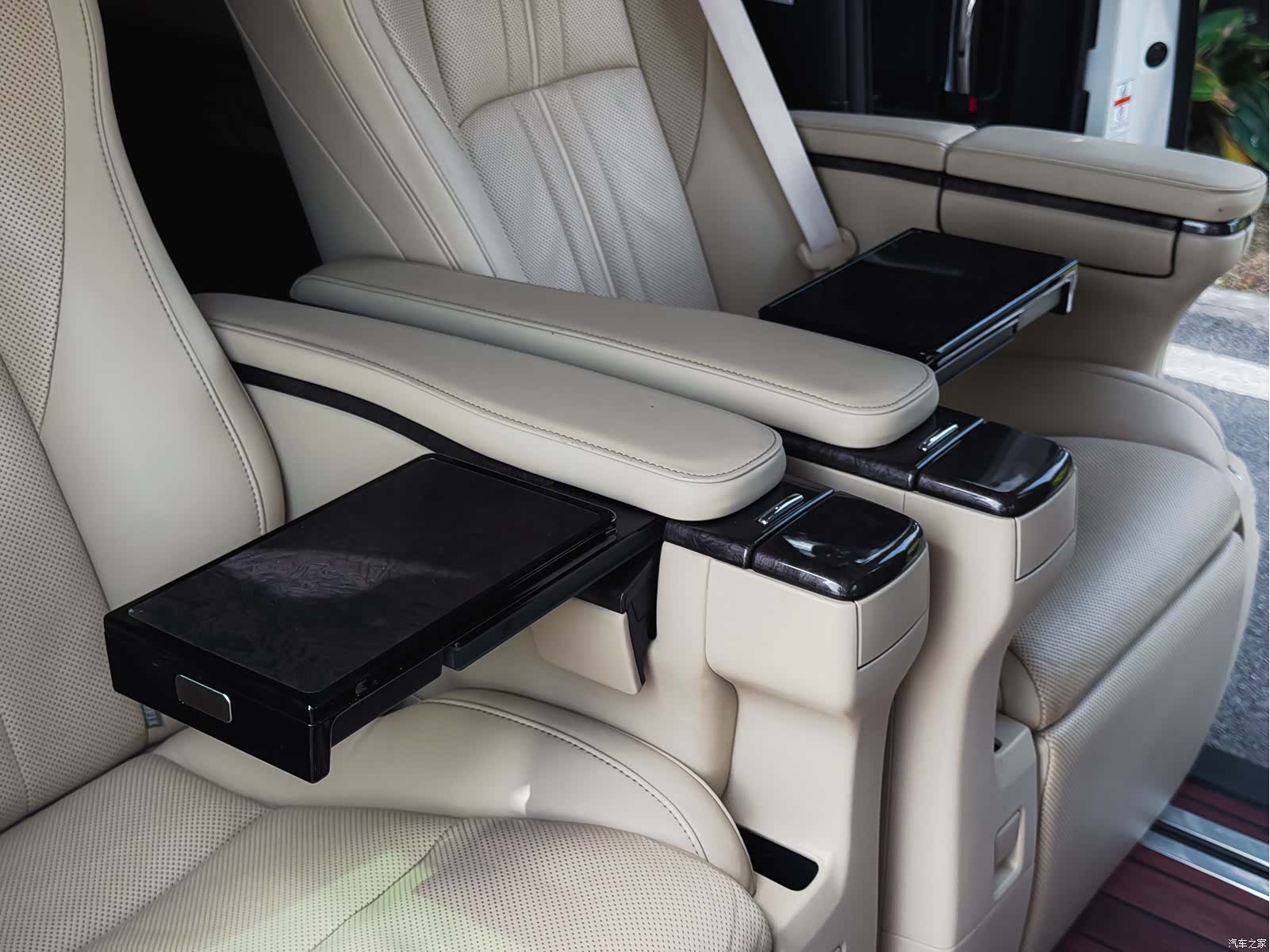 Toyota Alphard, 2019 13