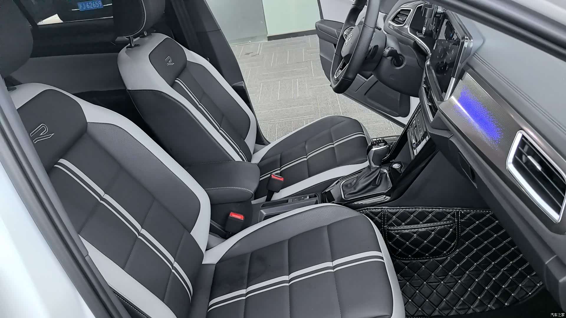 Volkswagen T-ROC, 2024 все фото