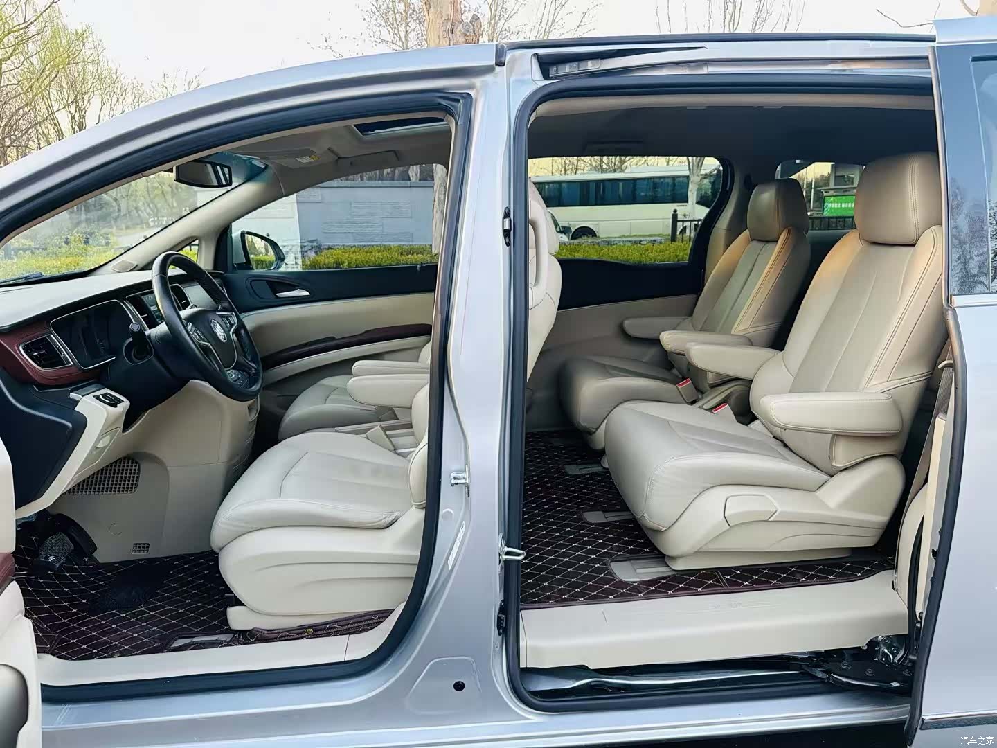 Buick GL8, 2019 10