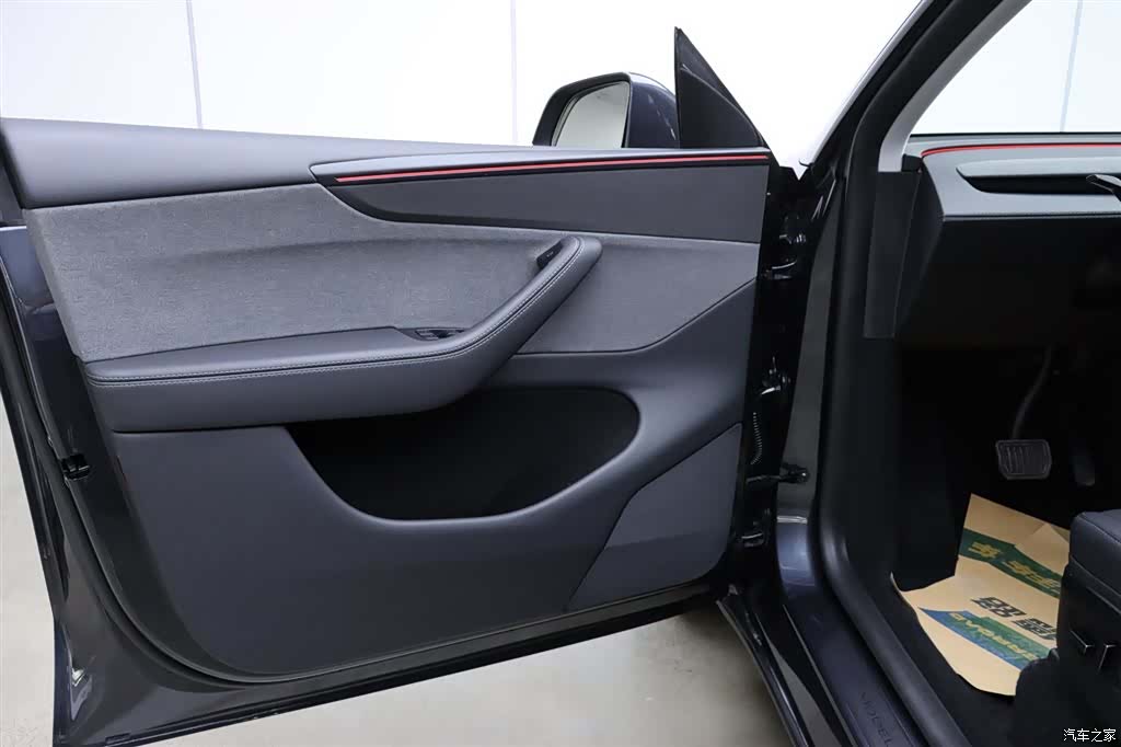 Tesla Model Y, 2025 9
