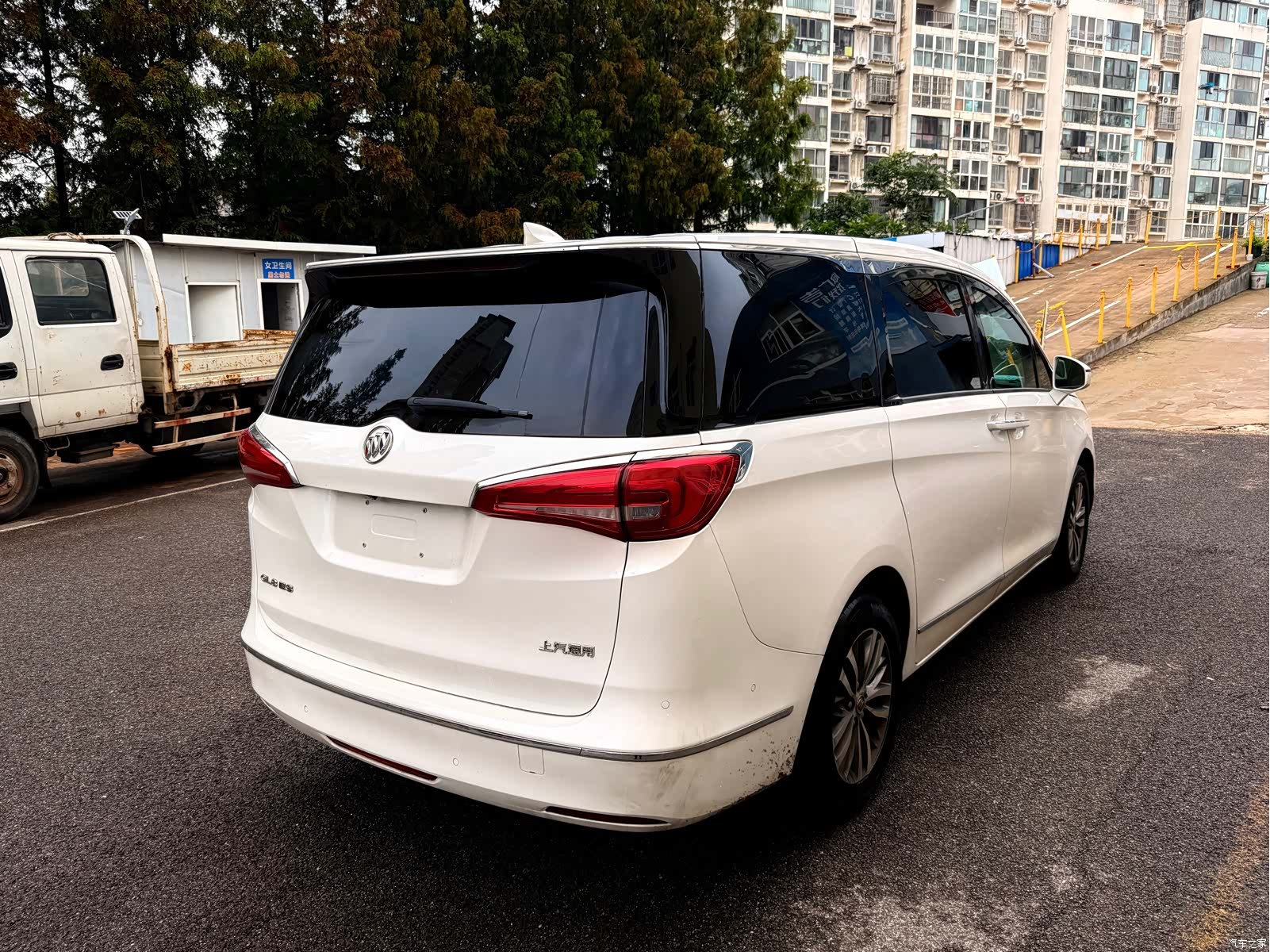 Buick GL8, 2017 3