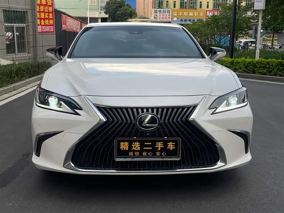 Lexus ES
