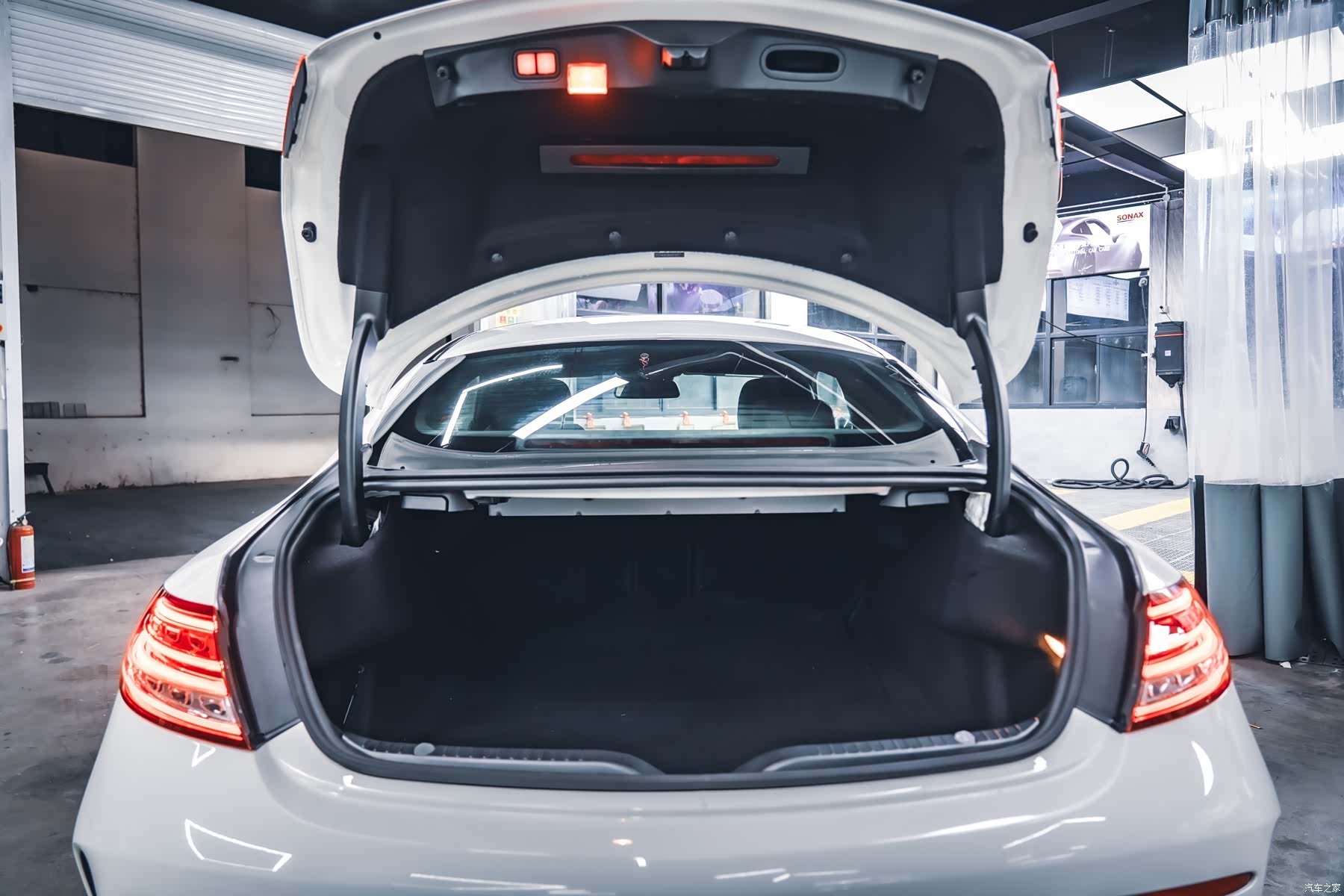 Mercedes-Benz C-Class, 2018 12