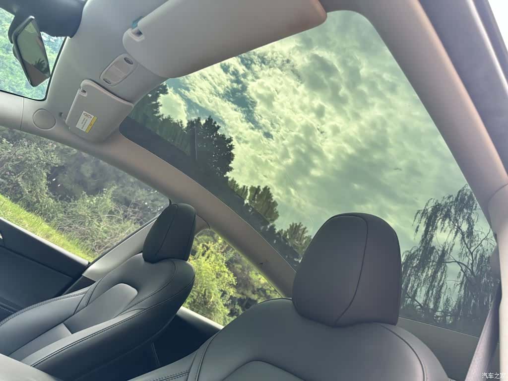 Tesla Model Y, 2024 10