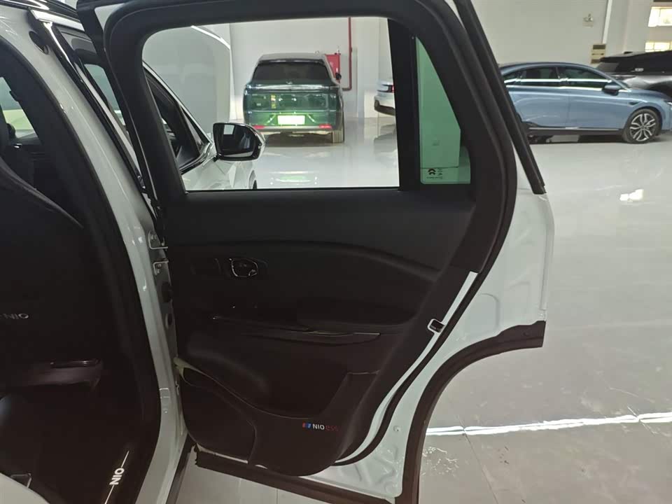 NIO ES6