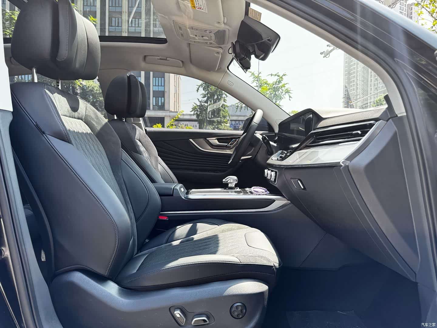 Hongqi HS5, 2024 9