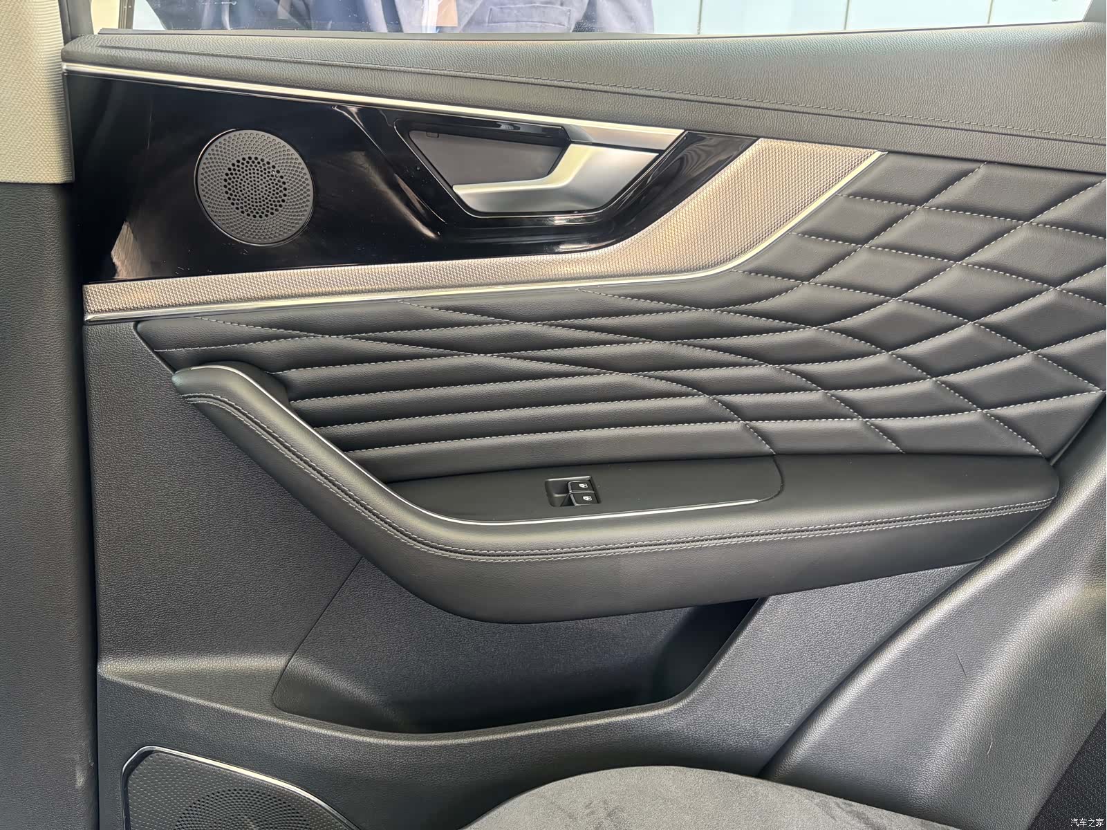 Hongqi HS5, 2022 9