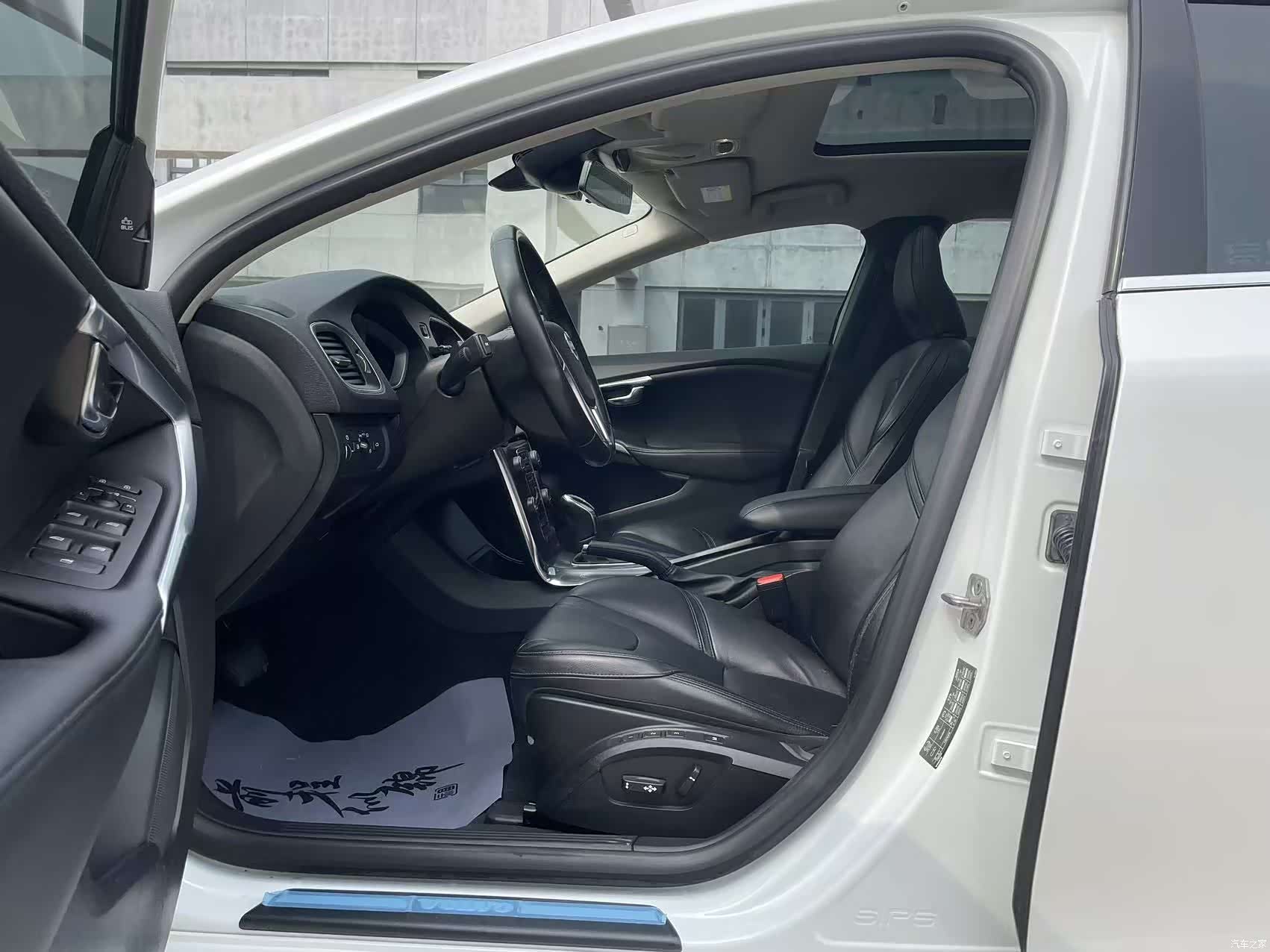 Volvo V40, 2014 4
