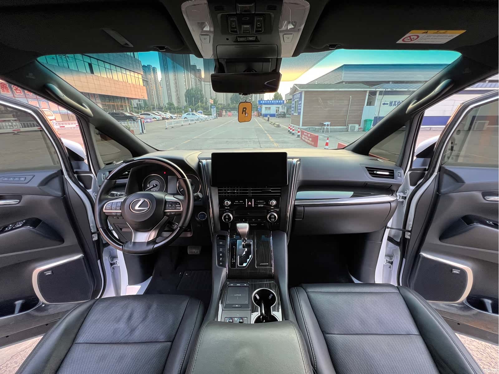 Lexus LM, 2020 все фото