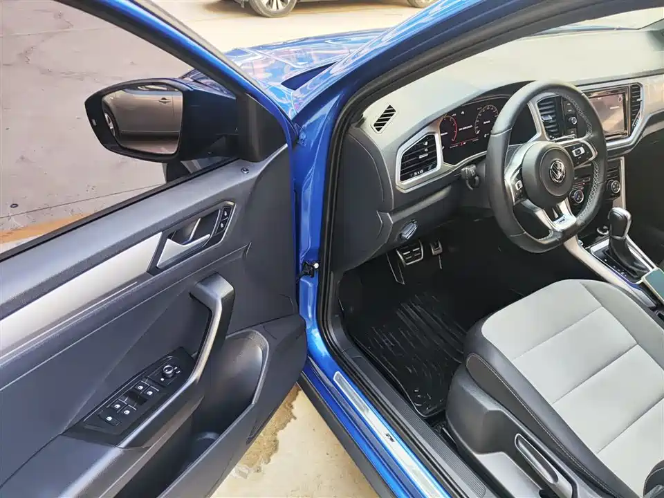 Volkswagen T-ROC exploring Songs