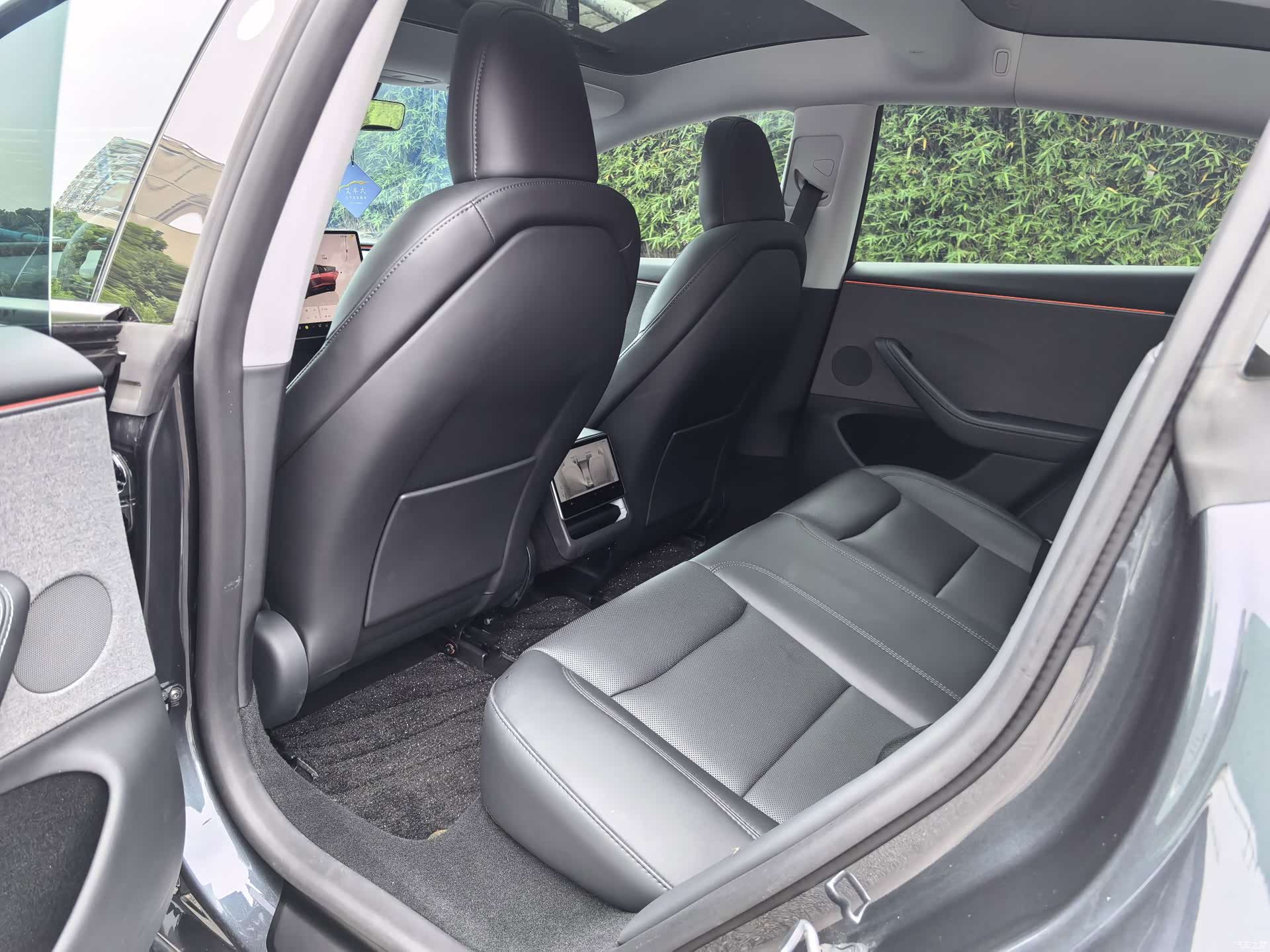 Tesla Model 3, 2025 8