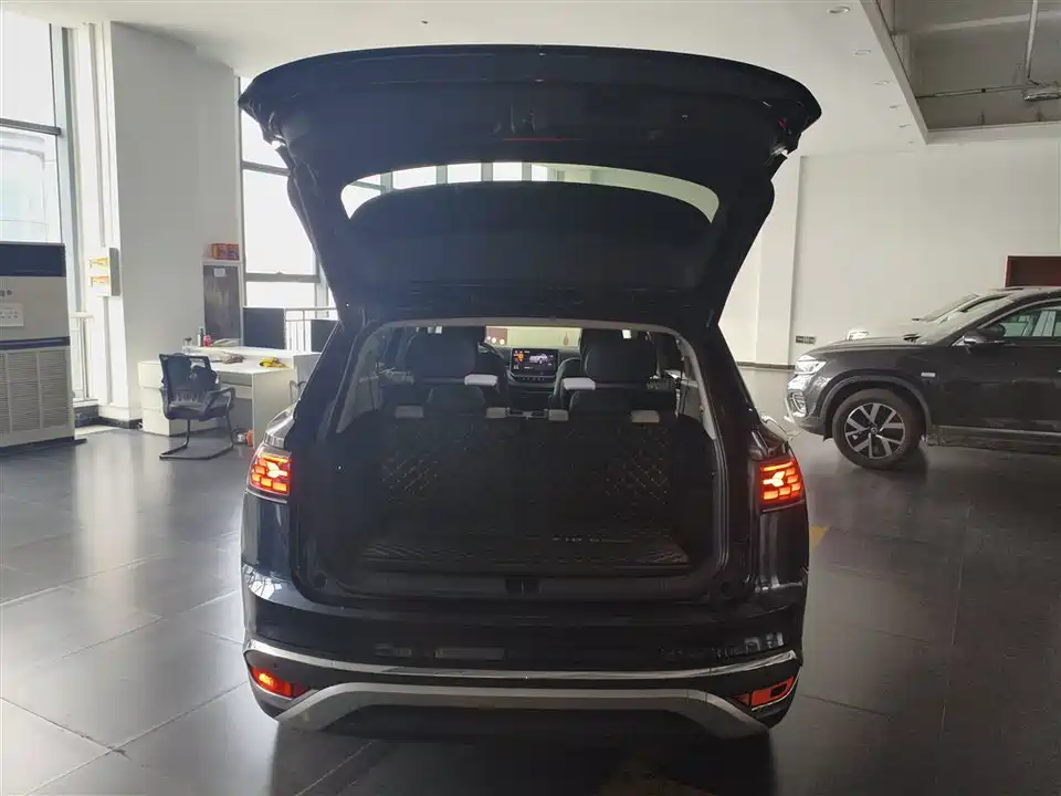 Volkswagen ID.6 CROZZ