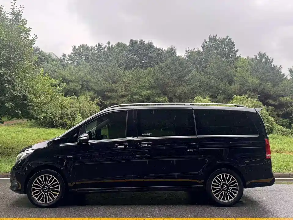 Mercedes-Benz V-class