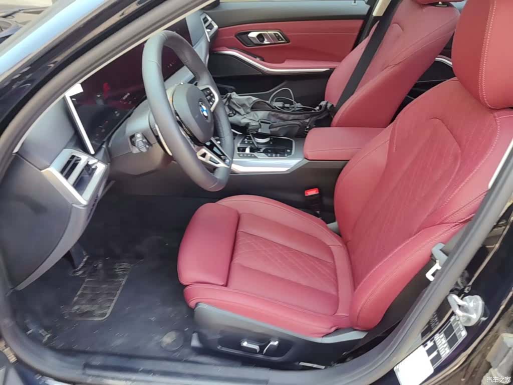 BMW 3 Series, 2025 22