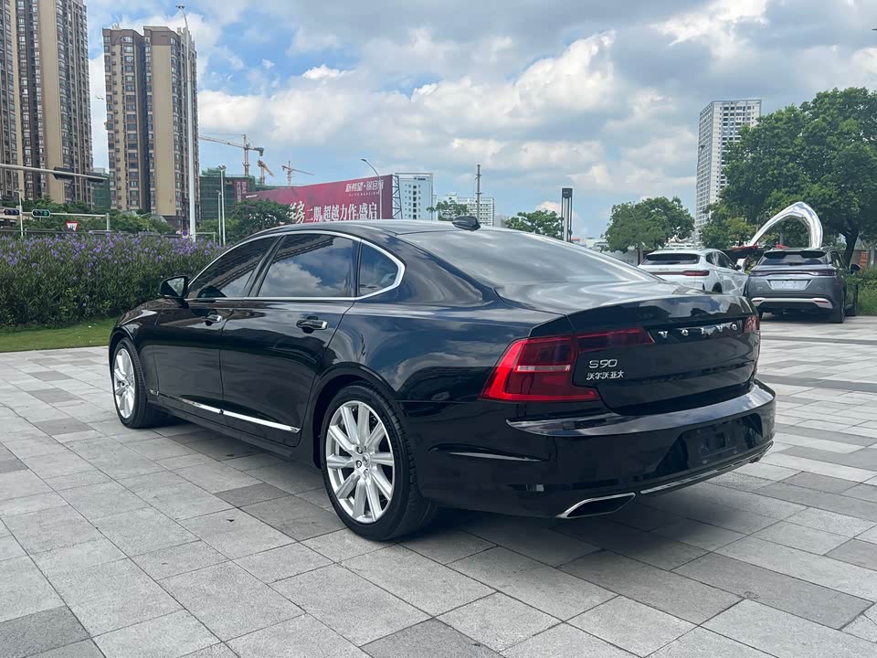 Volvo S90