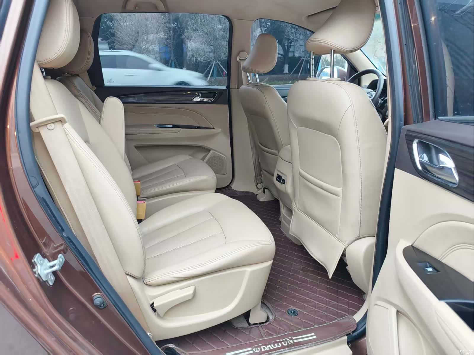 Wuling 730, 2016 10