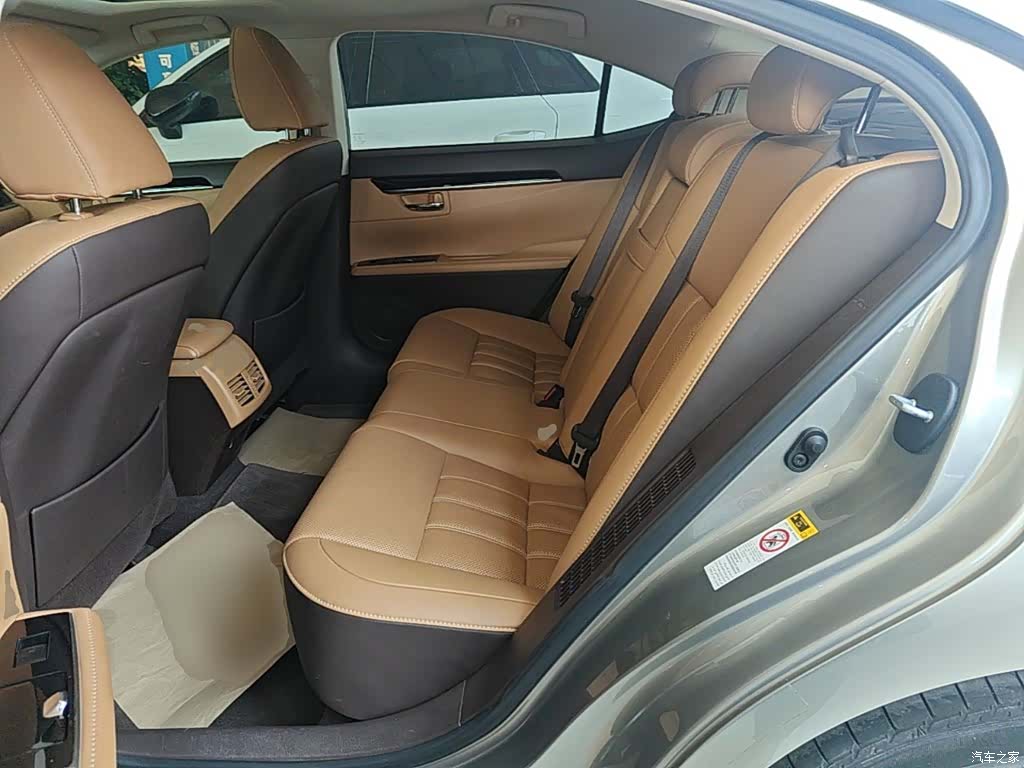 Lexus ES, 2018 17