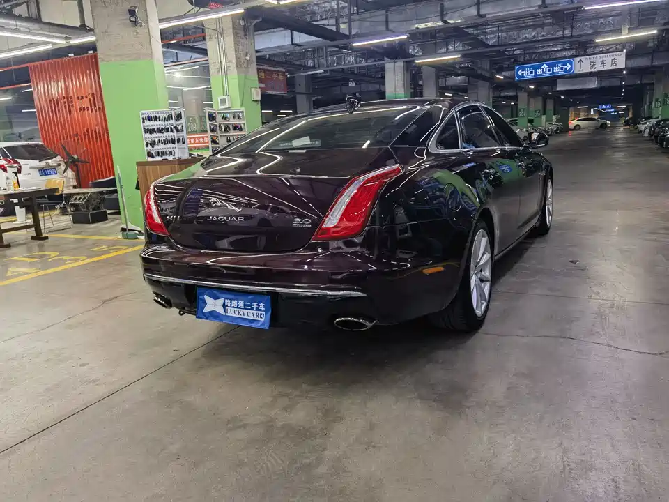 Jaguar XJ