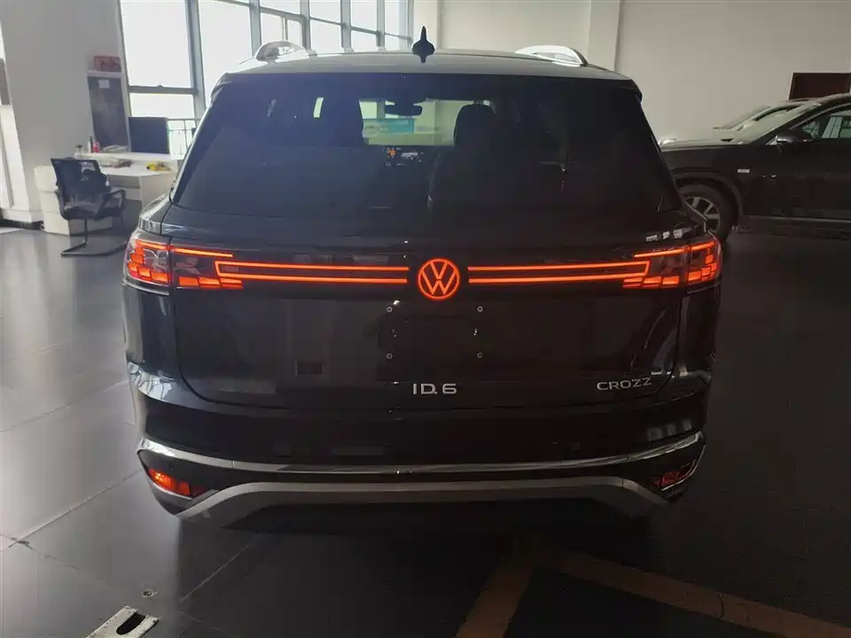 Volkswagen ID.6 CROZZ