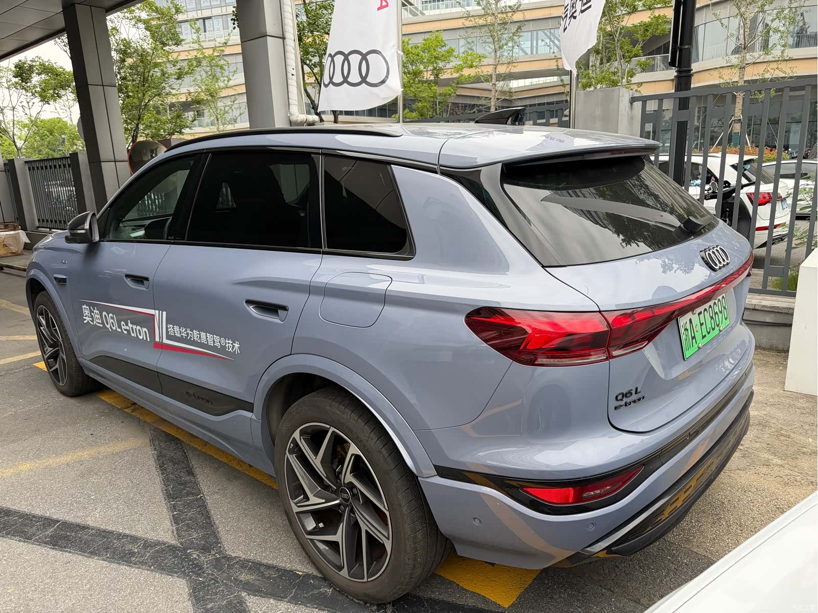 Audi e-tron, 2025 все фото
