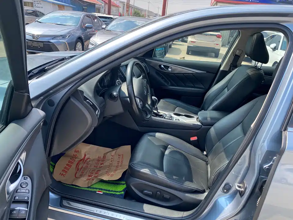 Infiniti Q50L