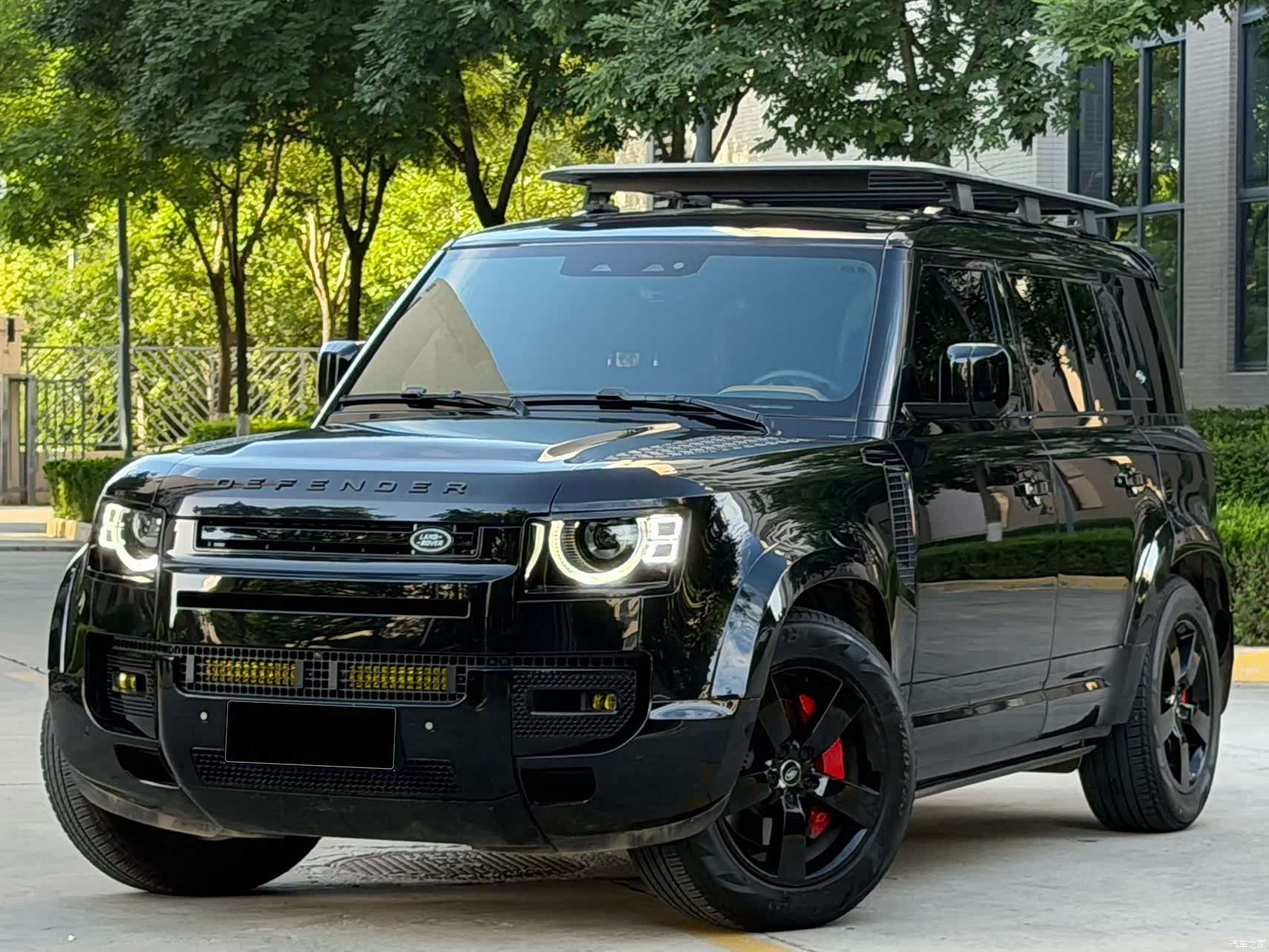 Land Rover Defender, 2024 1