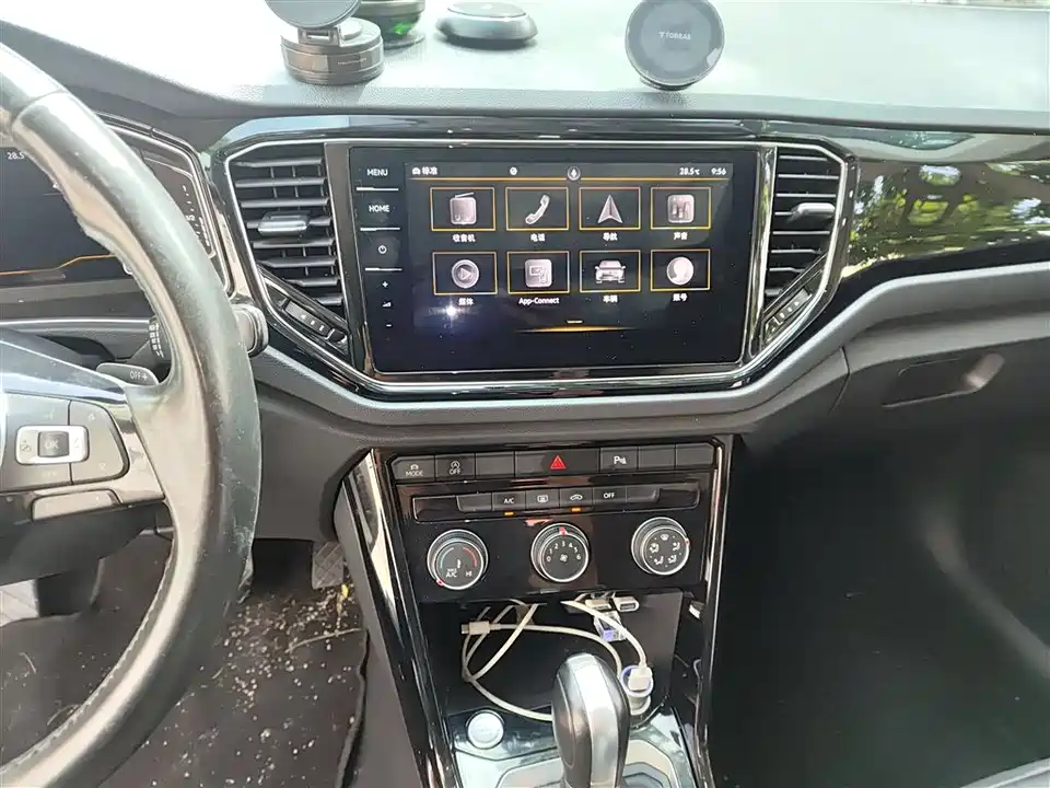 Volkswagen T-ROC exploring Songs