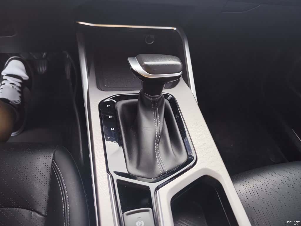 Geely Emgrand, 2022 10