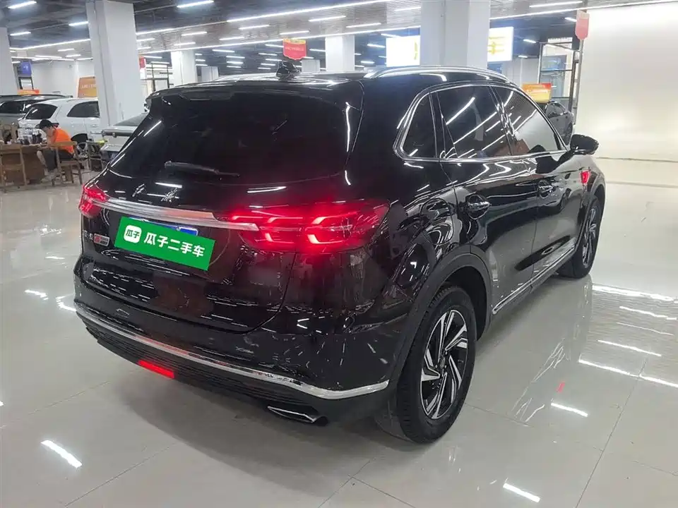 Hongqi HS5