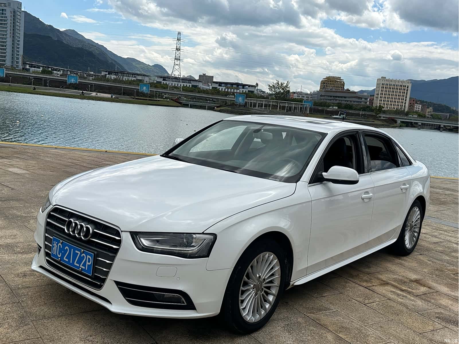 Audi A4L, 2015 1
