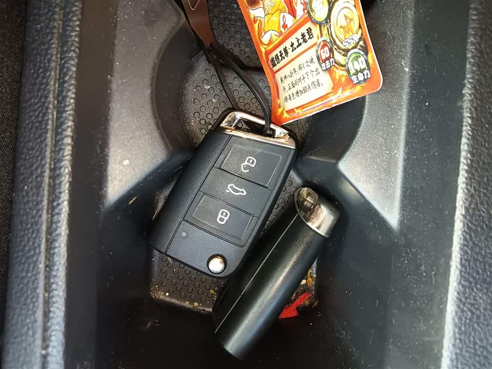 Volkswagen T-ROC exploring Songs