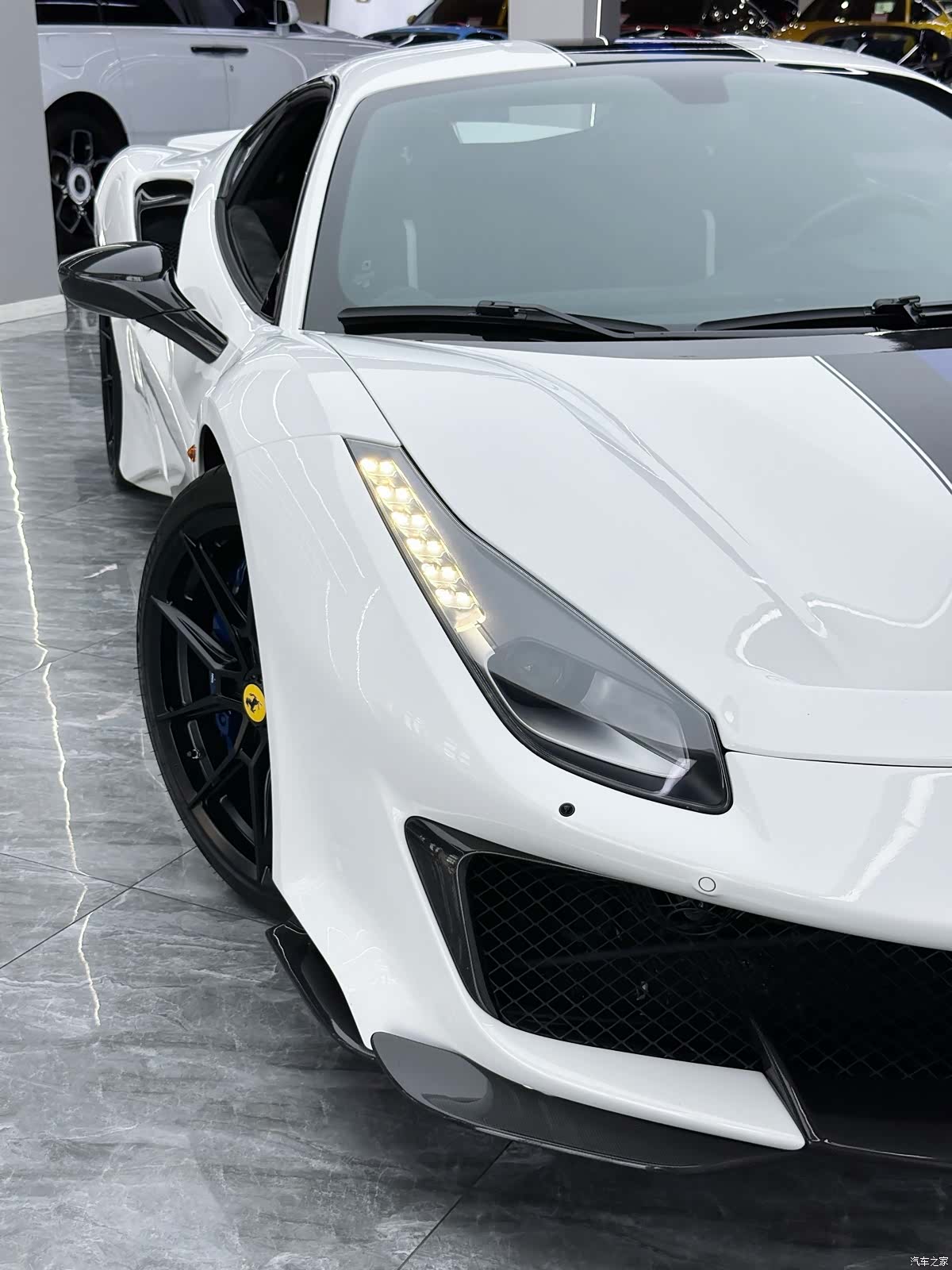 Ferrari 488, 2016 9
