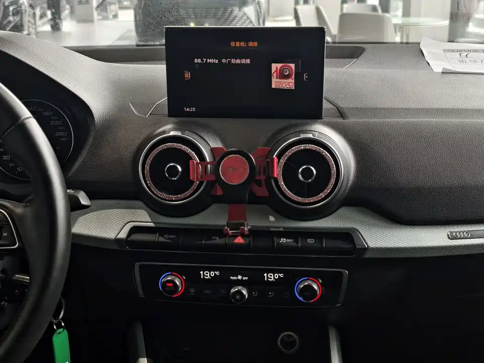 Audi Q2L Audi Q2L