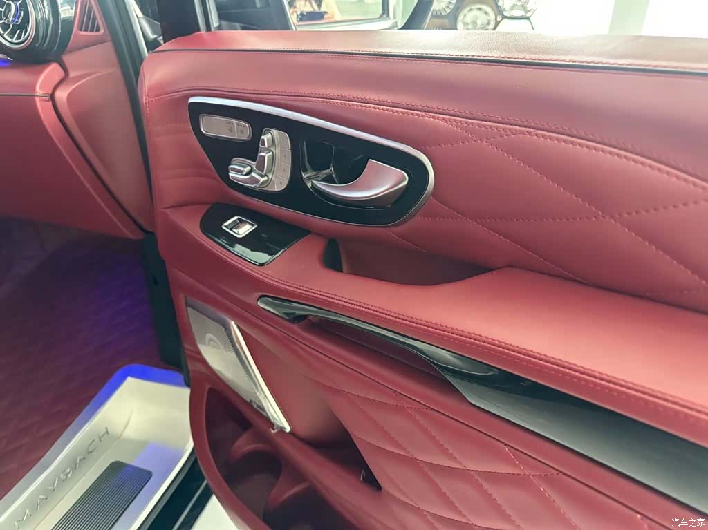 Mercedes-Benz 7, 2023 9