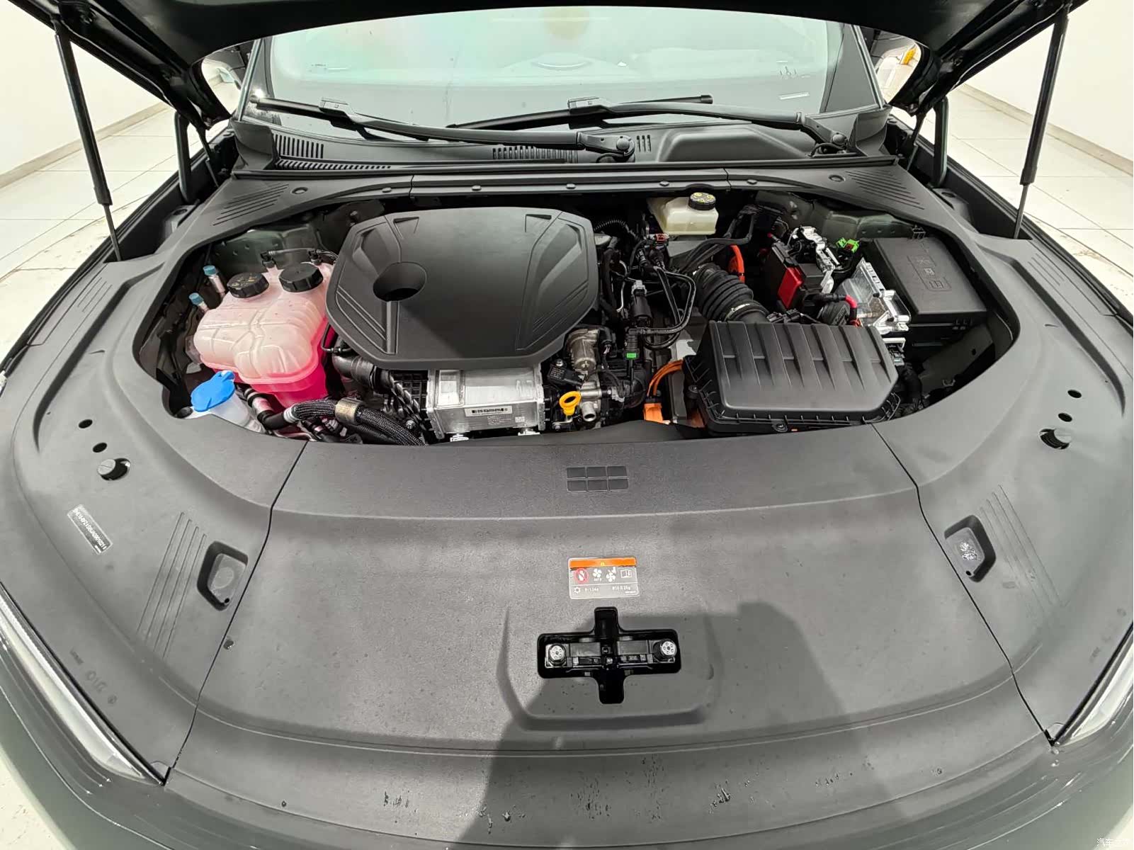 Geely 8, 2025 18