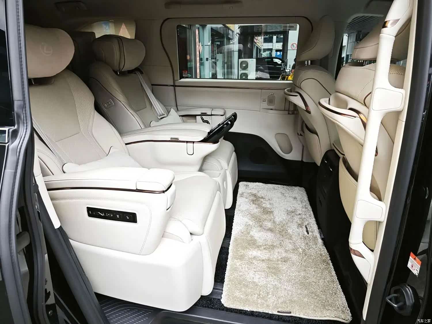 Lexus LM, 2024 12