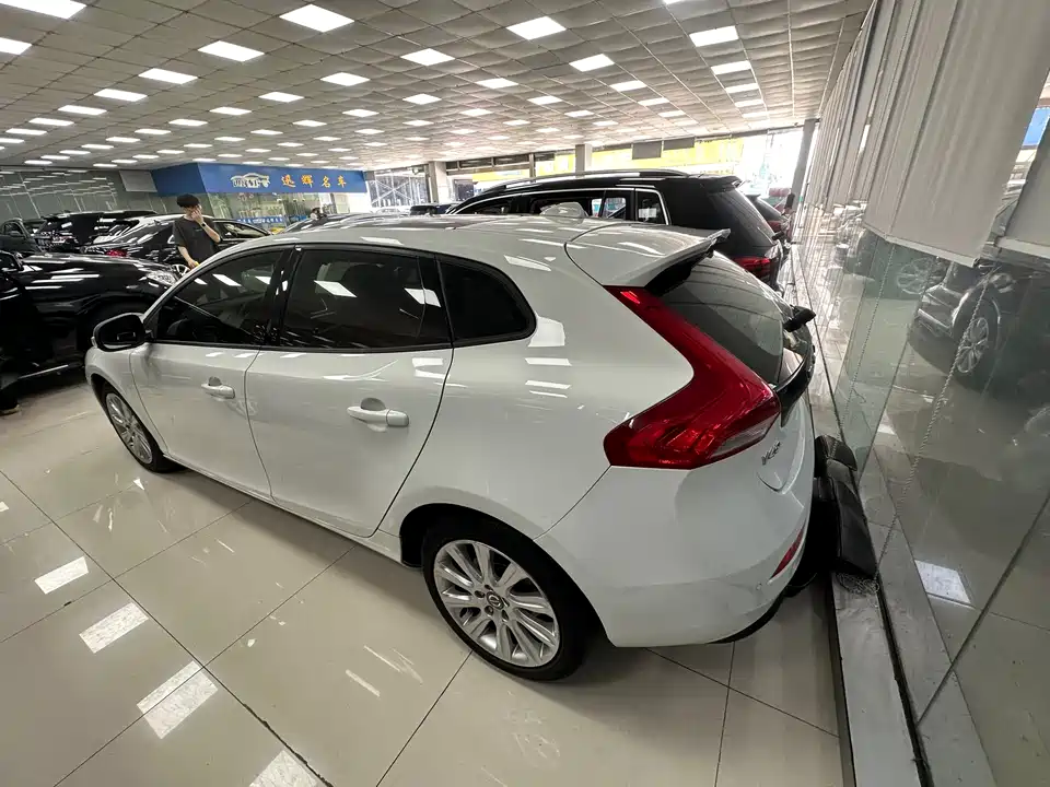Volvo V40