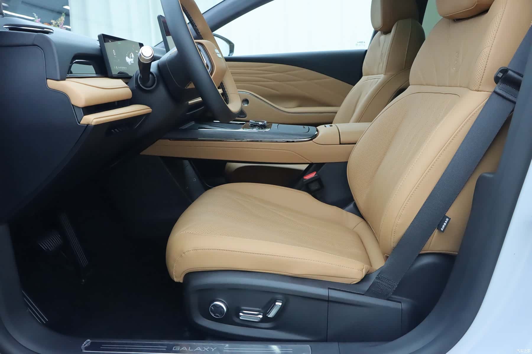 Geely 8, 2025 все фото