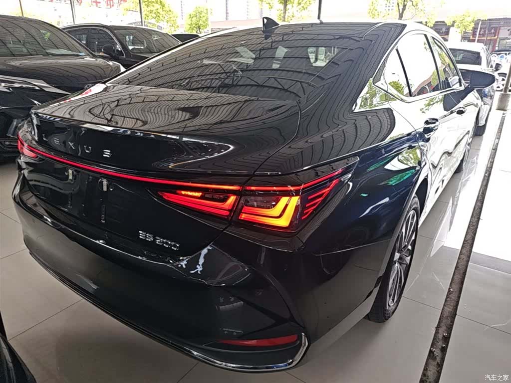 Lexus ES, 2026 7