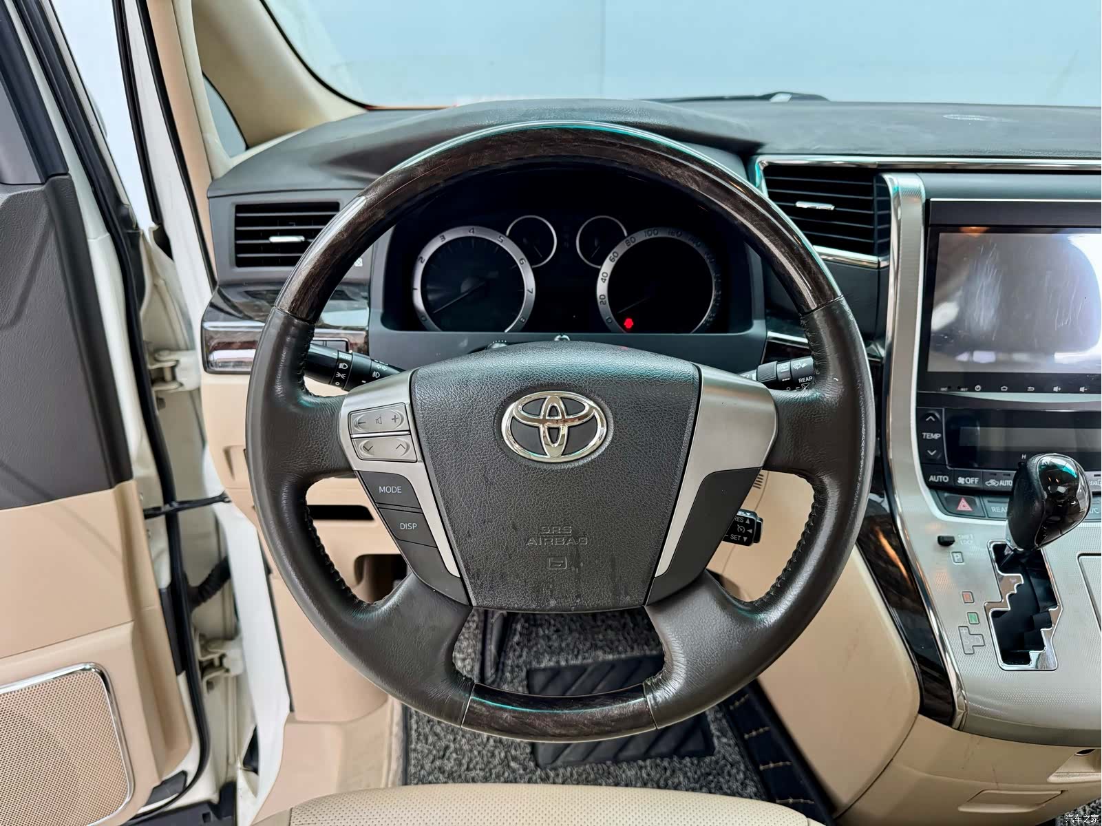 Toyota Alphard, 2016 18