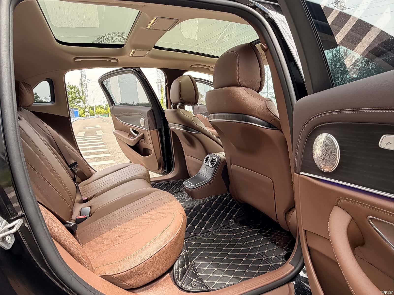 Mercedes-Benz E-Class, 2023 16