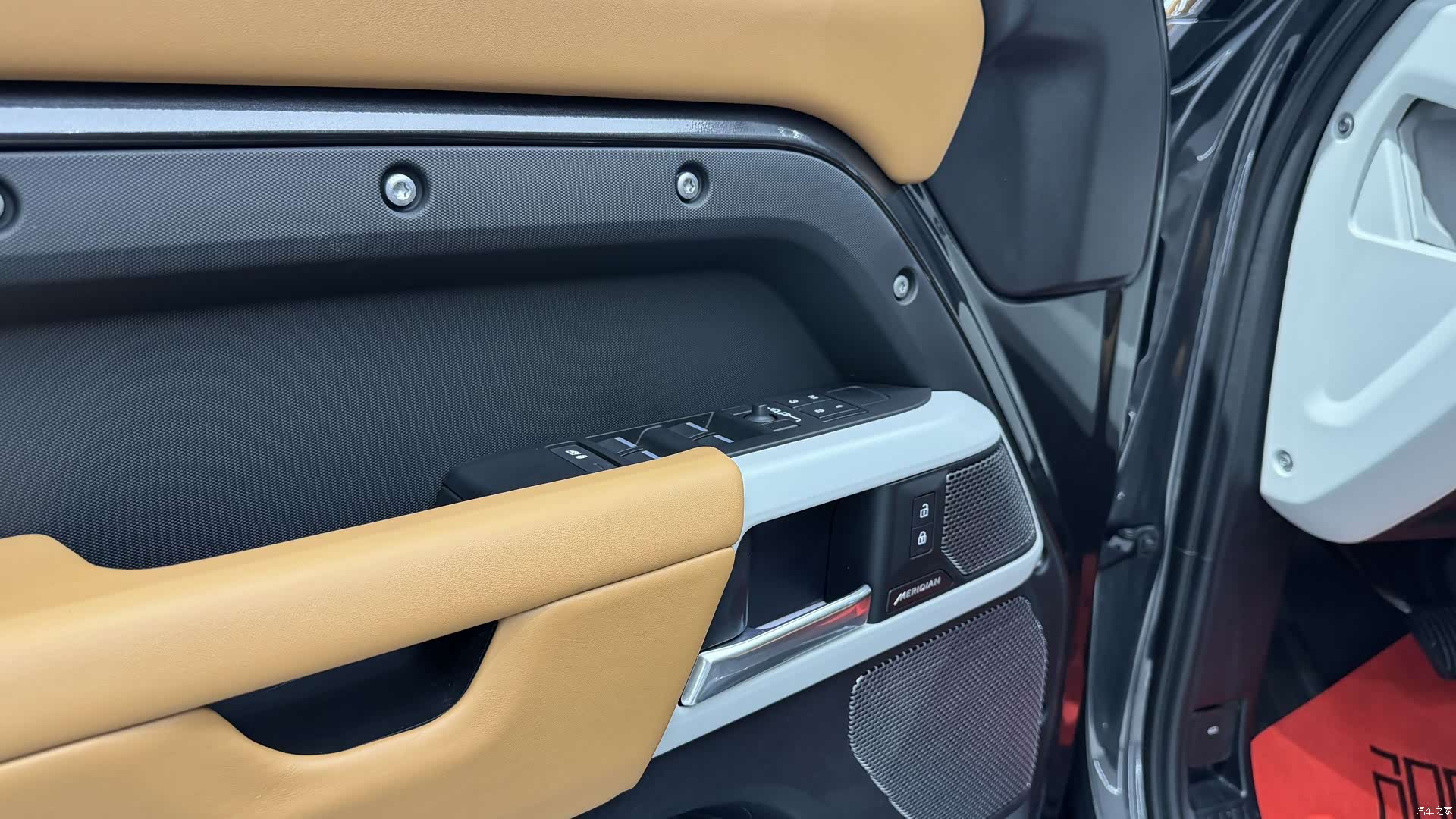 Land Rover Defender, 2024 13
