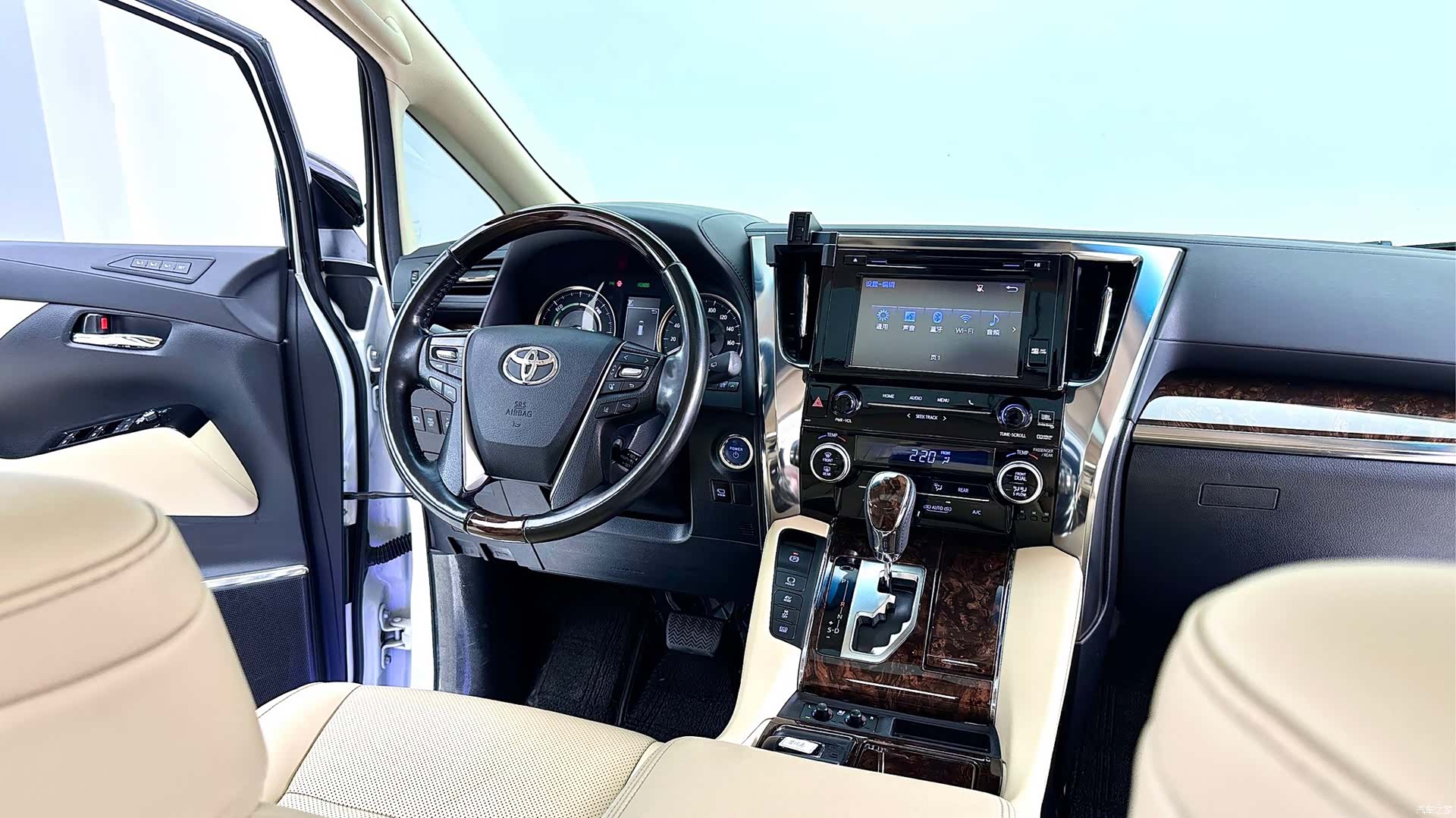 Toyota Alphard, 2020 15