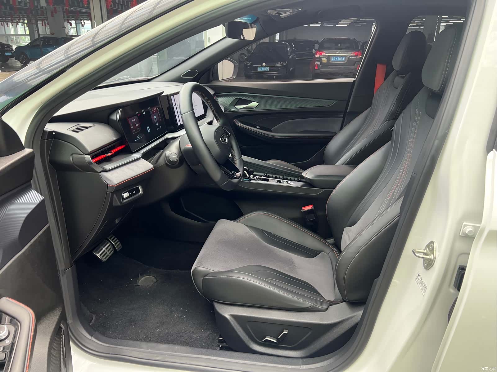 Geely Binray, 2022 4
