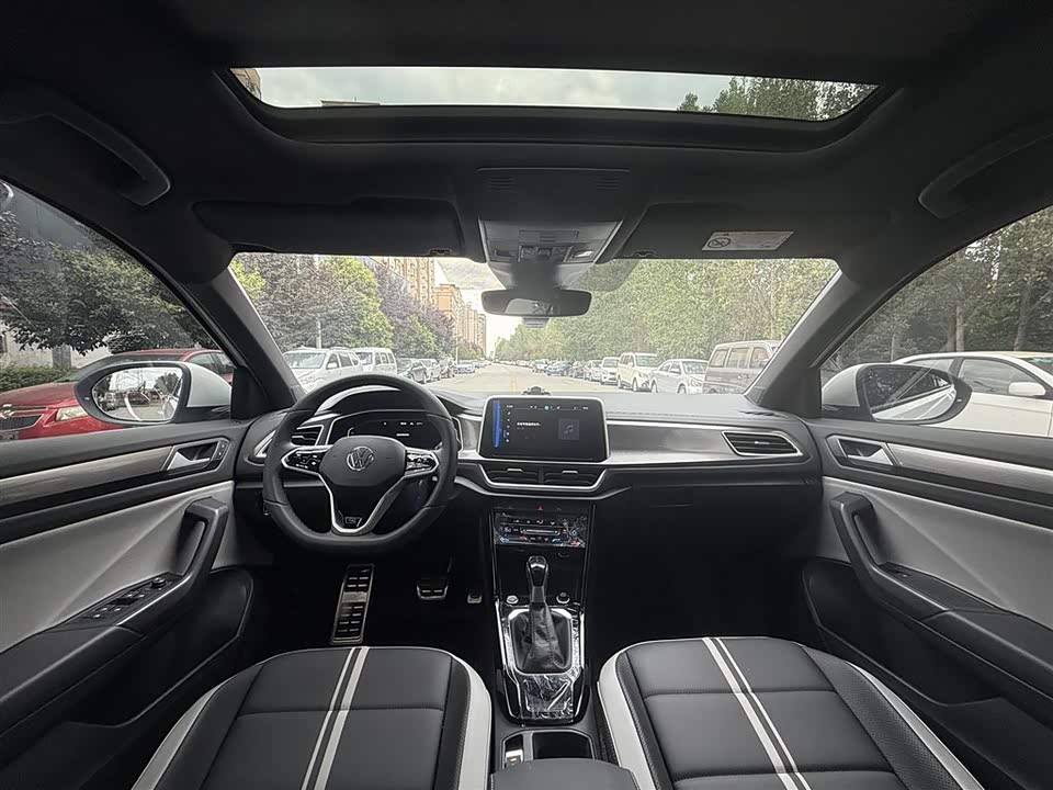 Volkswagen T-ROC exploring Songs