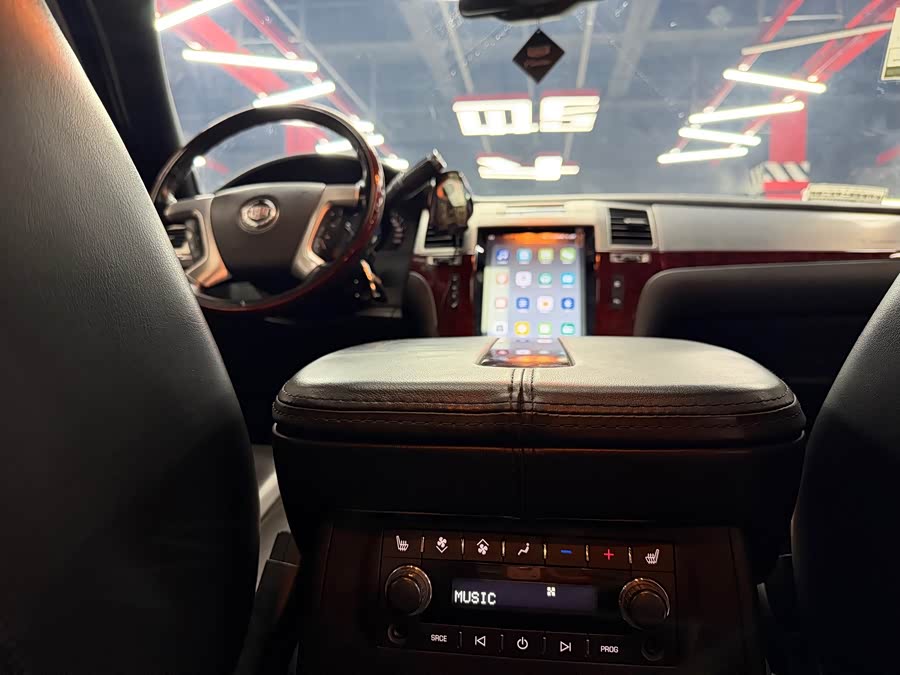 Cadillac Escalade 2008, фото 16
