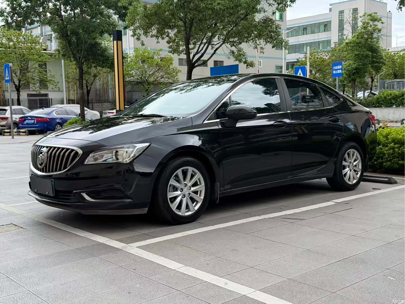 Buick Verano, 2016 1