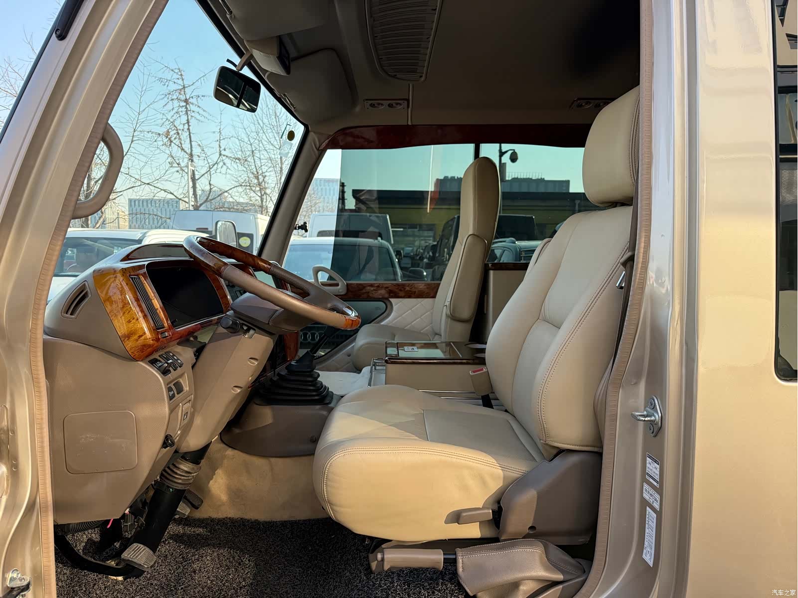 Toyota Coaster, 2012 6