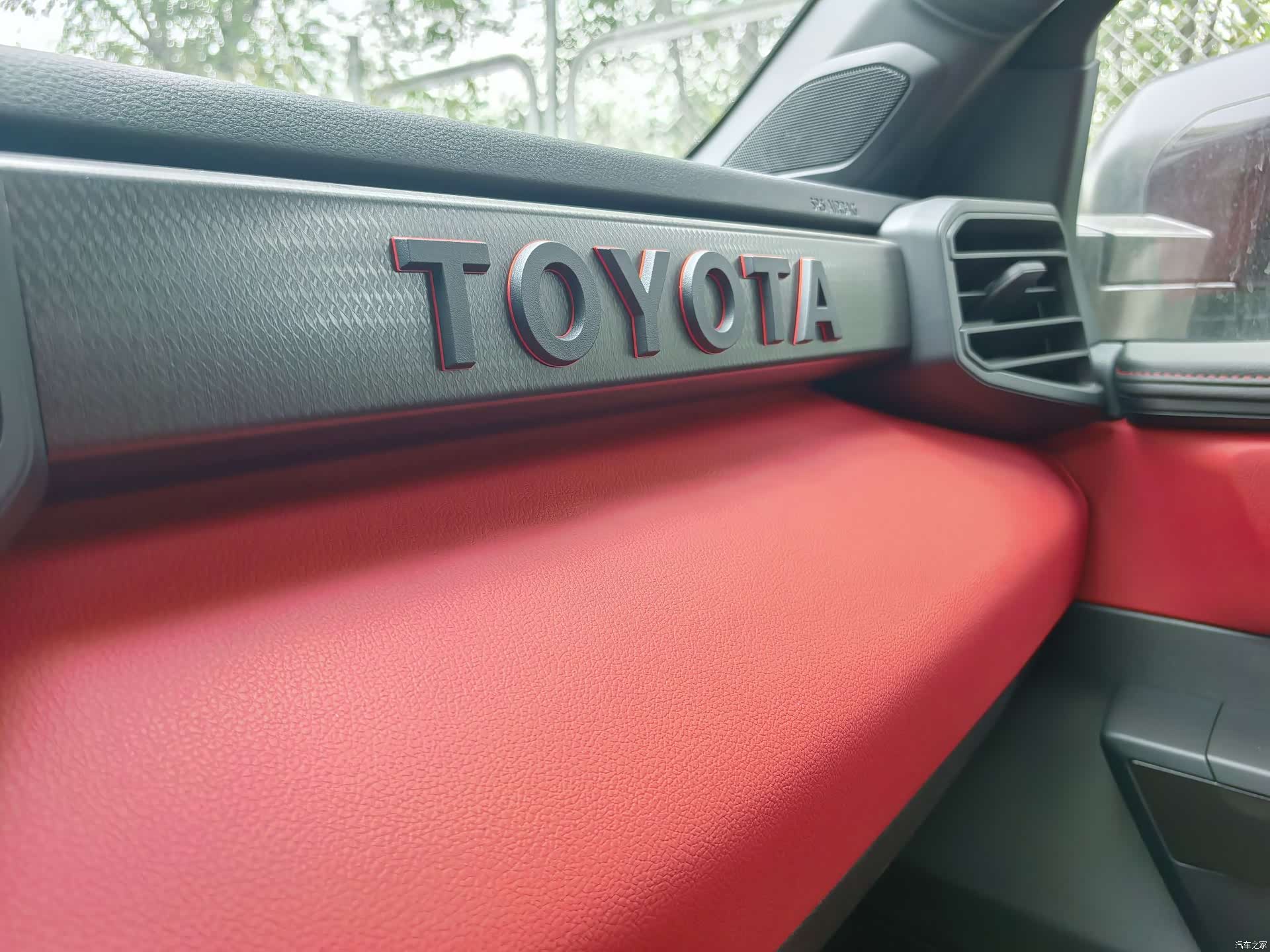 Toyota Sequoia, 2025 25